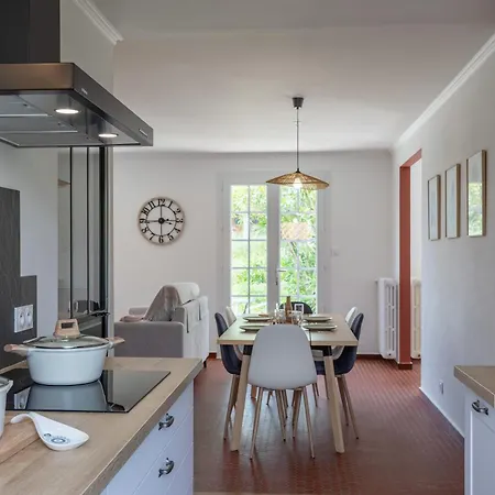 Beausejour, Maison Familiale